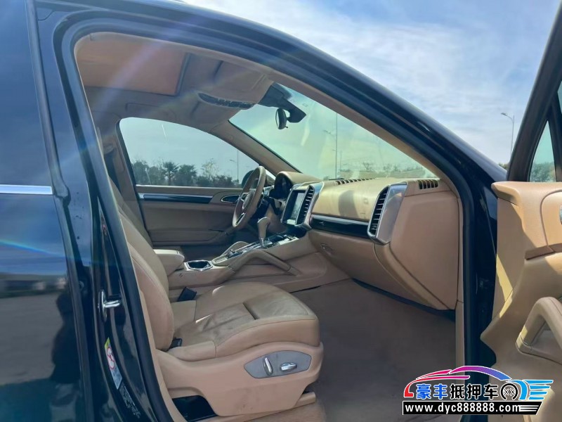 14年保时捷卡宴轿车抵押车出售