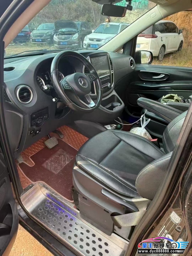 18年奔驰威霆轿车抵押车出售