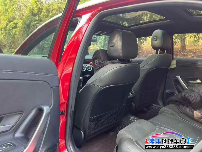 21年奔驰A轿车抵押车出售