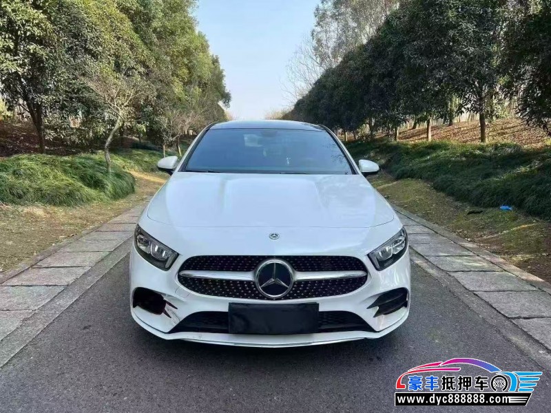 21年奔驰A轿车抵押车出售