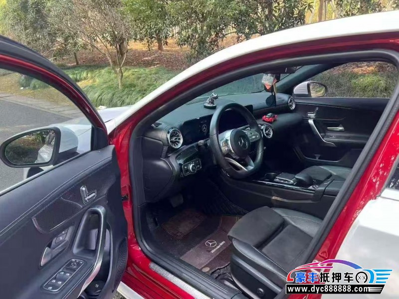 21年奔驰A轿车抵押车出售