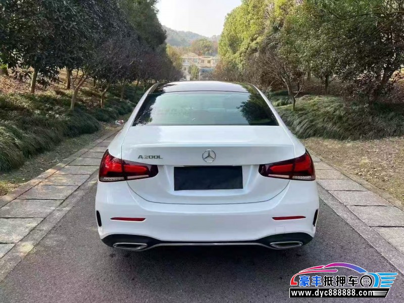 21年奔驰A轿车抵押车出售