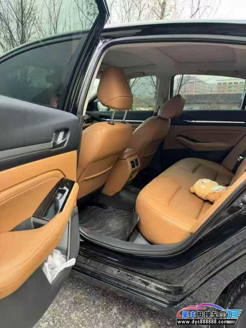 25年日产天籁轿车抵押车出售