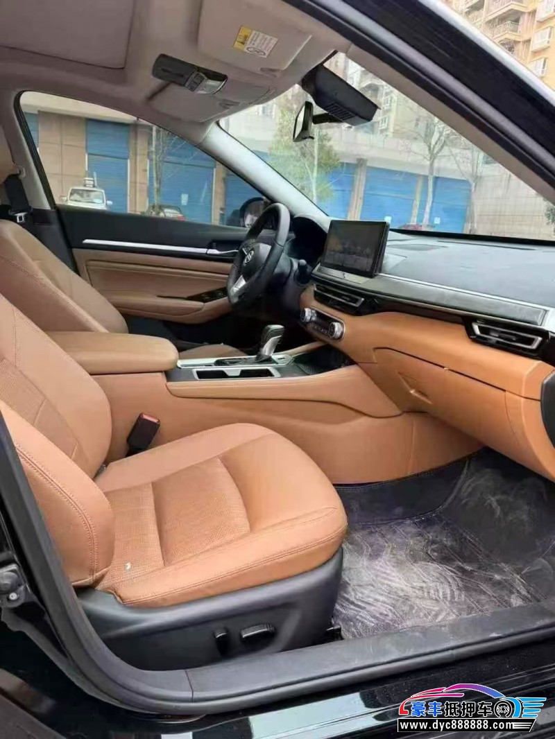 25年日产天籁轿车抵押车出售