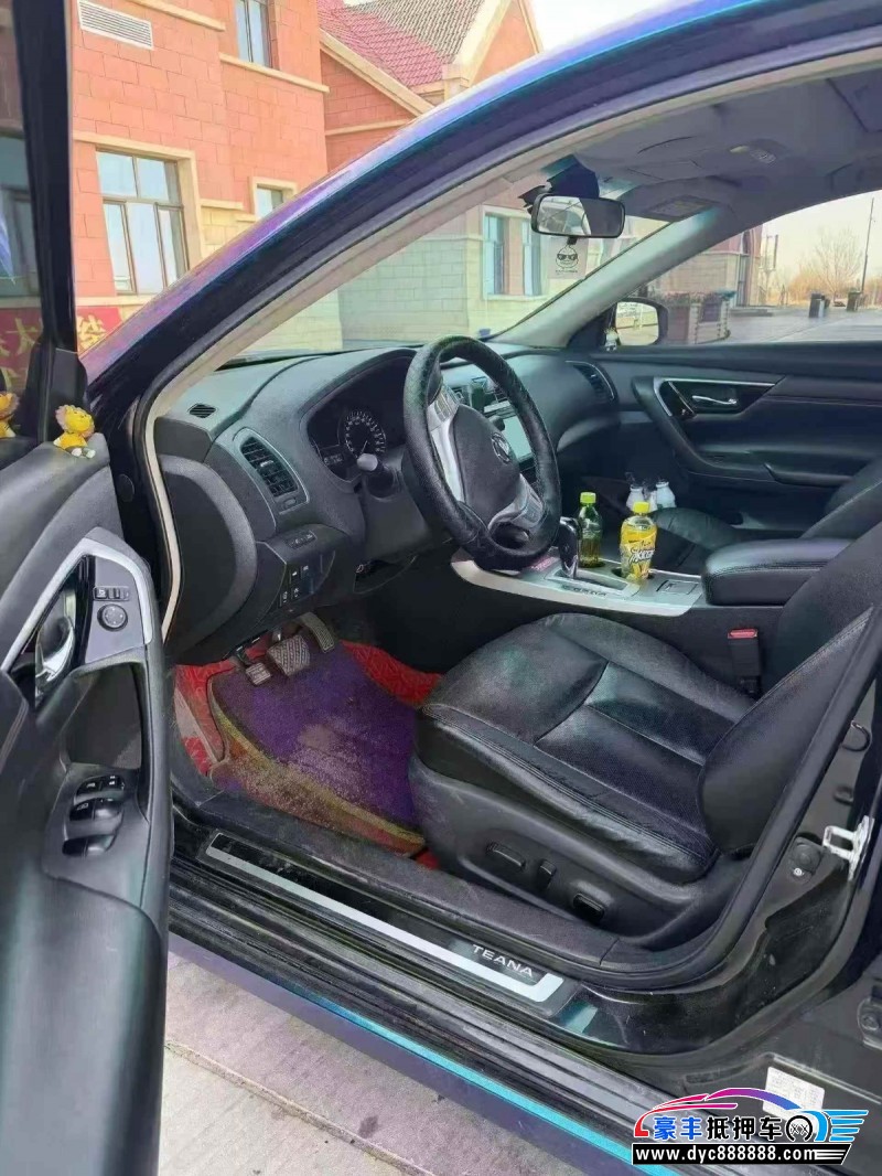 17年日产天籁轿车抵押车出售