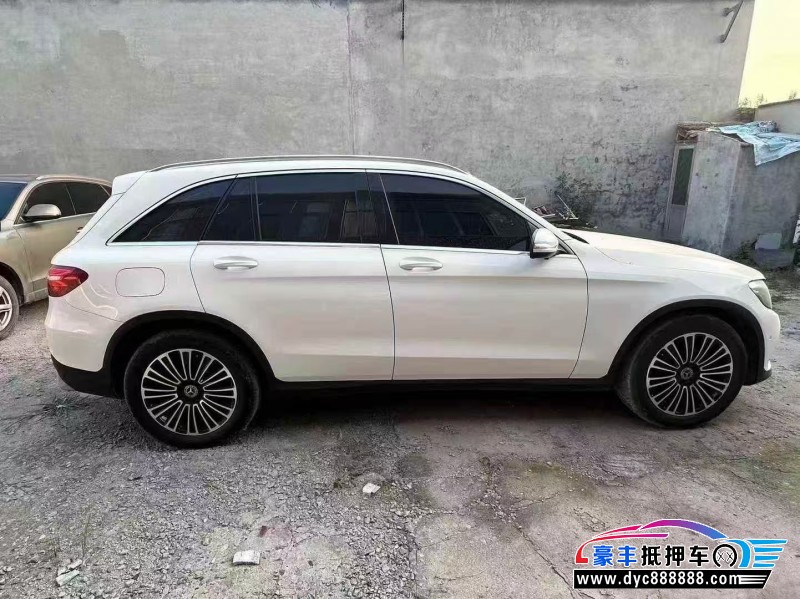 17年奔驰GLC轿车抵押车出售