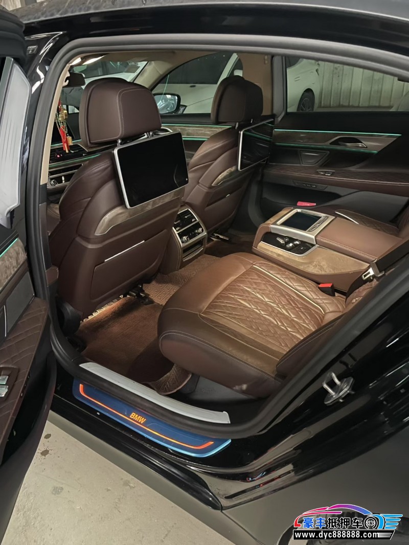 20年宝马7系轿车抵押车出售