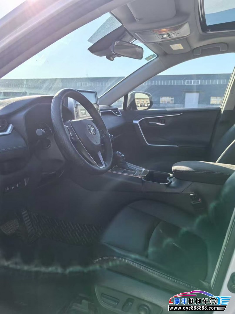 20年丰田RAV4轿车抵押车出售