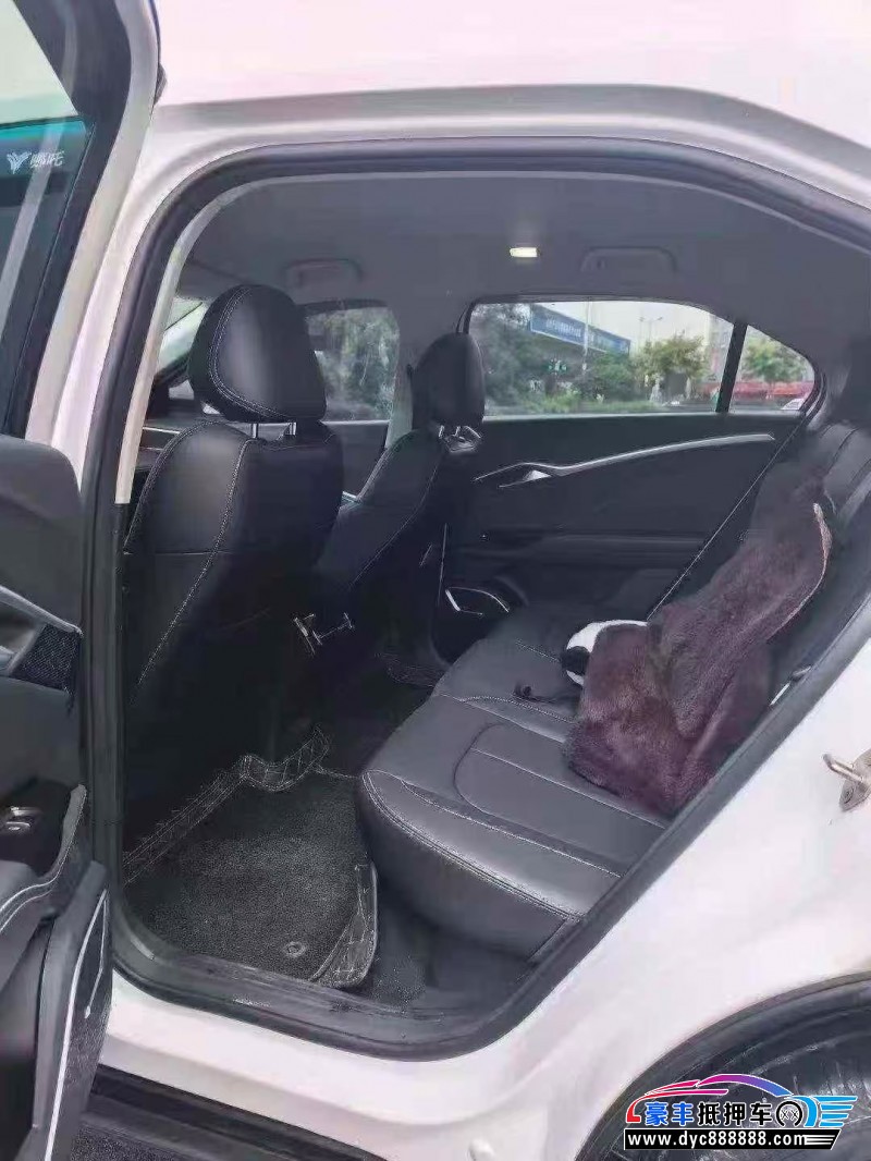 23年哪吒U轿车抵押车出售