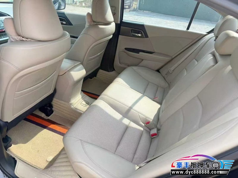 16年本田雅阁轿车抵押车出售