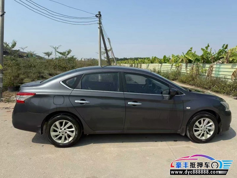 16年日产轩逸轿车抵押车出售