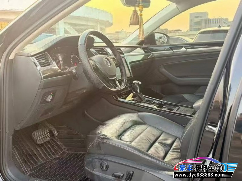 18年大众辉昂轿车抵押车出售