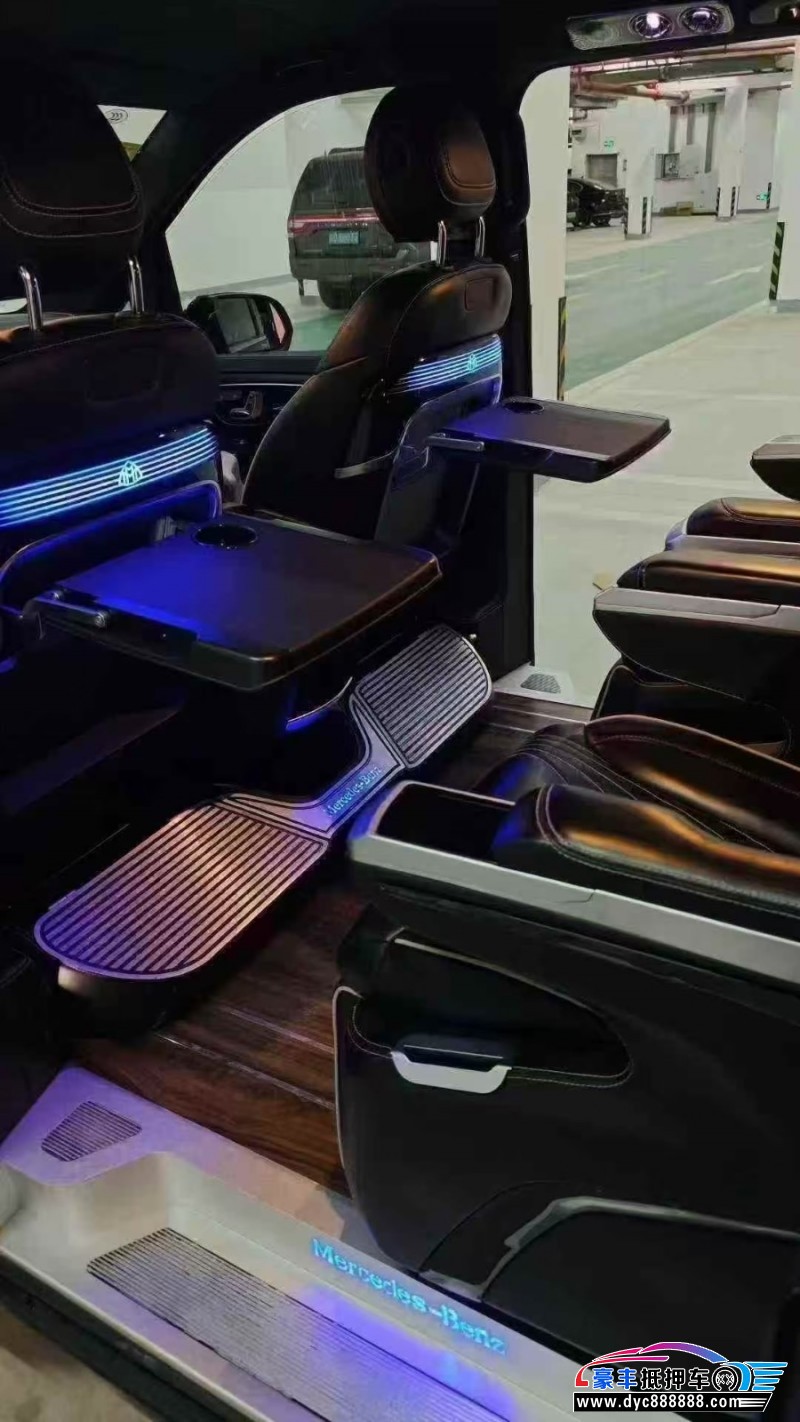 18年奔驰V轿车抵押车出售