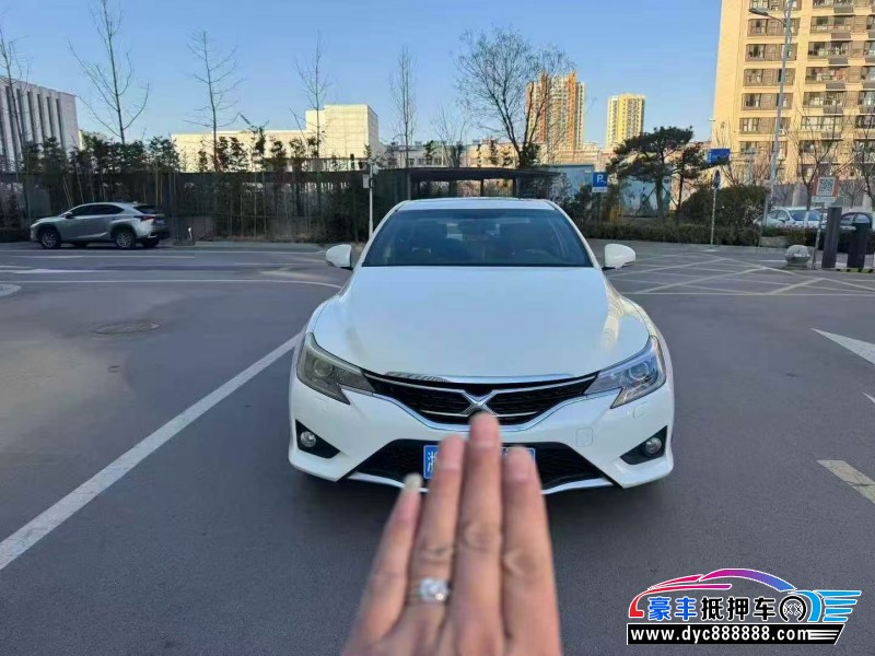 抵押车出售15年丰田锐志轿车