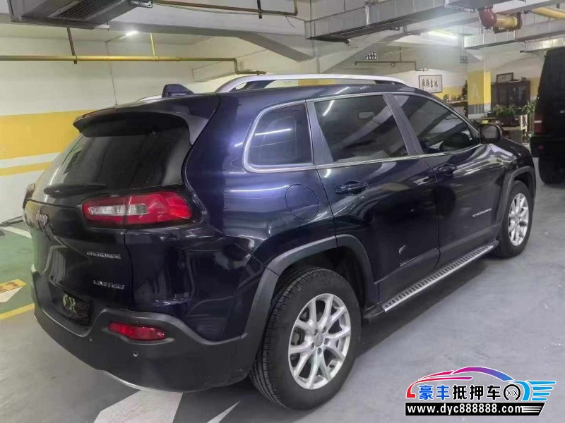 18年Jeep自由光轿车抵押车出售