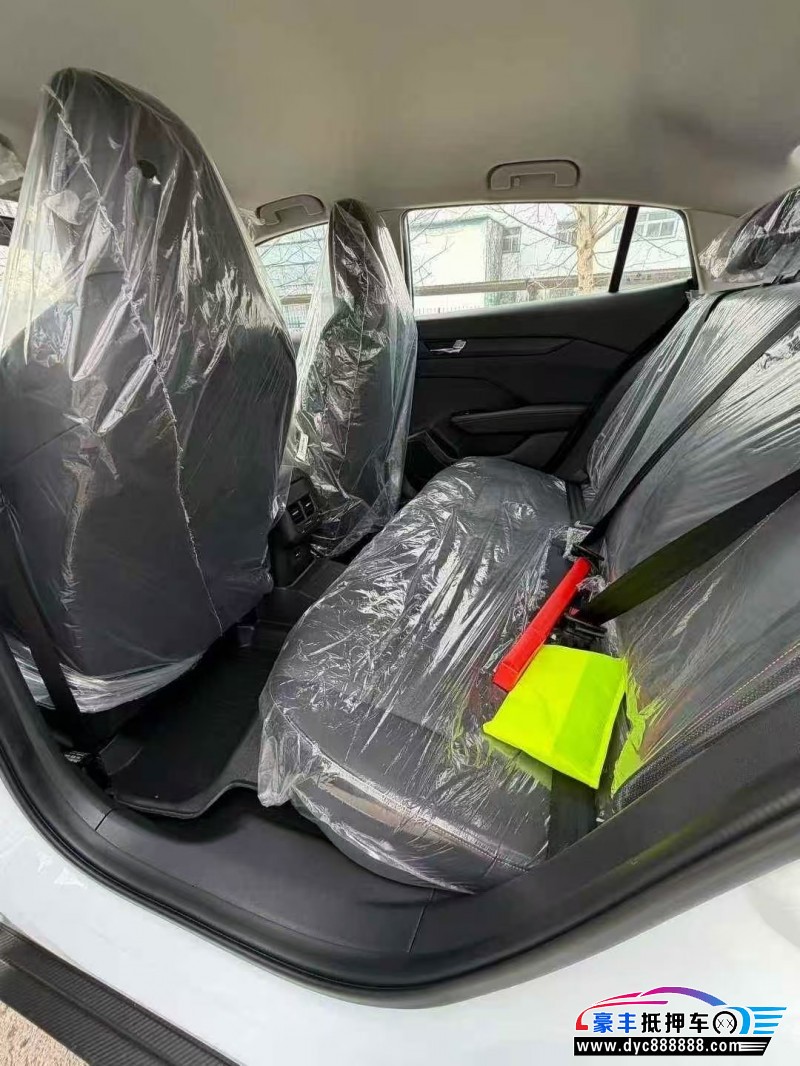 25年东风风神奕炫轿车抵押车出售