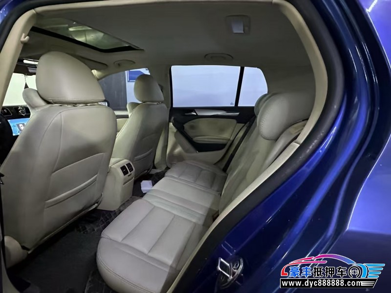 12年大众高尔夫轿车抵押车出售