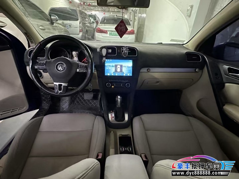 12年大众高尔夫轿车抵押车出售