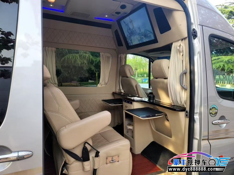 17年奔驰斯宾特轿车抵押车出售