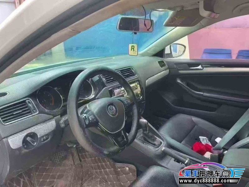 16年大众速腾轿车抵押车出售