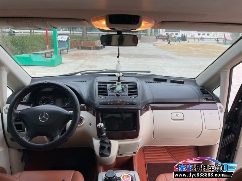 15年奔驰威霆轿车抵押车出售