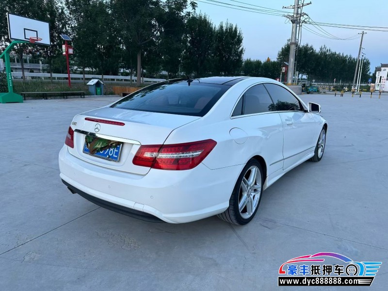 13年奔驰E轿车抵押车出售