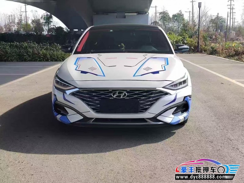 抵押车出售18年现代菲斯塔轿车