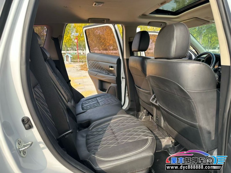 22年三菱欧蓝德轿车抵押车出售