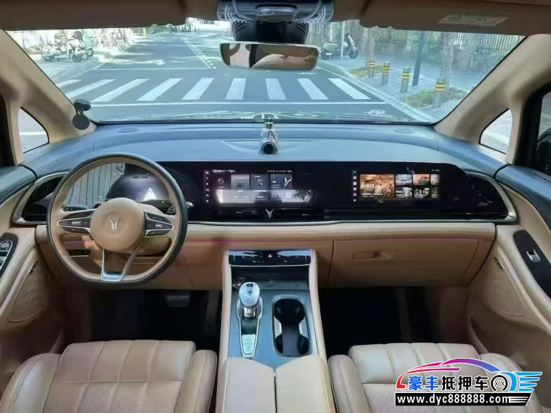 24年岚图梦想家轿车抵押车出售