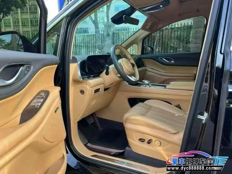 24年岚图梦想家轿车抵押车出售