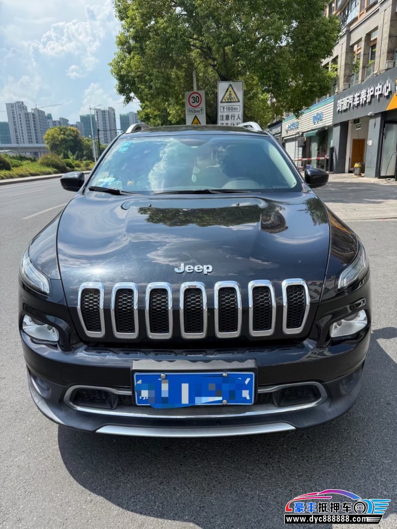 抵押车出售17年Jeep自由光轿车
