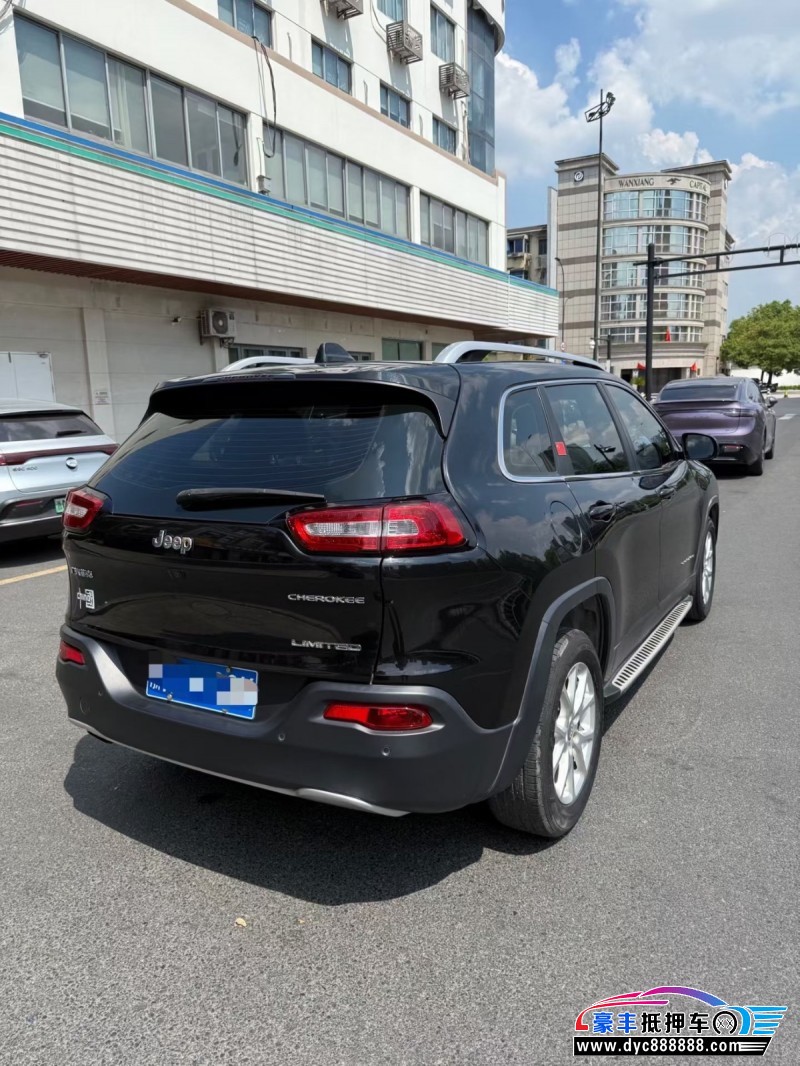 17年Jeep自由光轿车抵押车出售