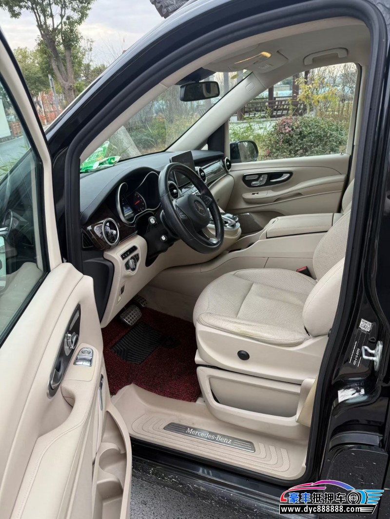 17年奔驰V轿车抵押车出售