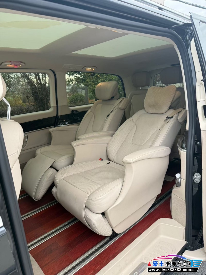 17年奔驰V轿车抵押车出售