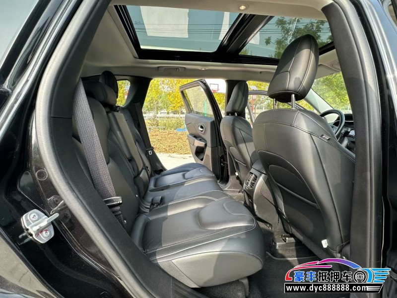 21年Jeep自由光轿车抵押车出售