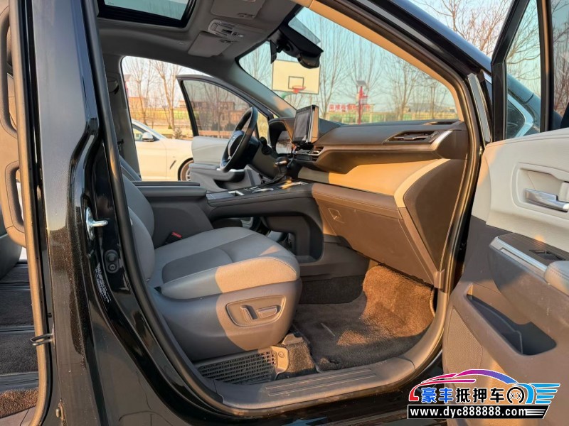 24年丰田塞纳轿车抵押车出售