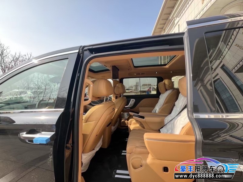 26年岚图梦想家轿车抵押车出售