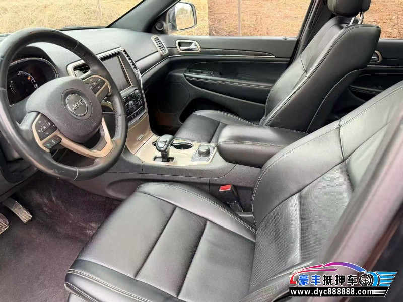 16年Jeep大切诺基轿车抵押车出售