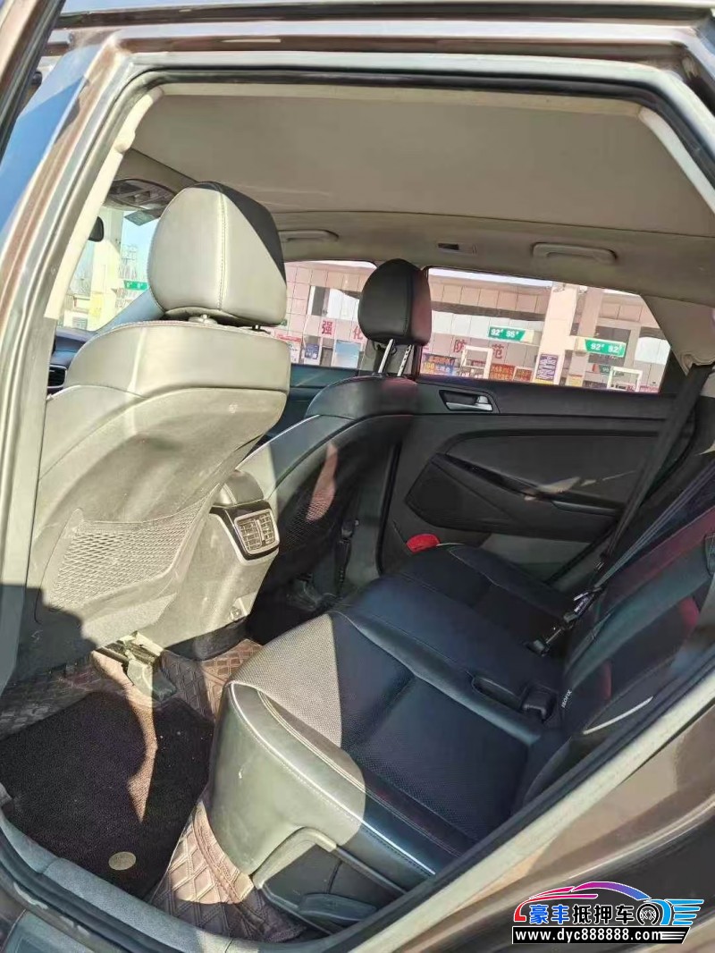 20年现代途胜轿车抵押车出售