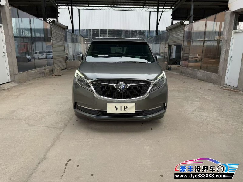 抵押车出售18年别克GL8轿车