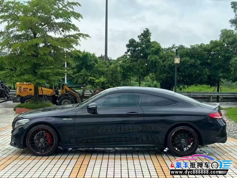 19年奔驰C轿车抵押车出售