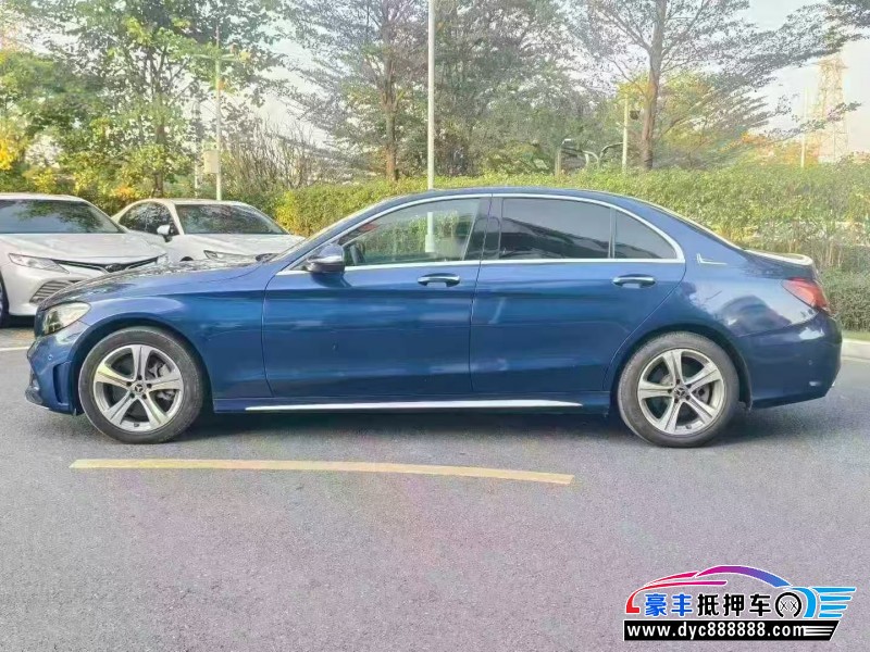 19年奔驰C轿车抵押车出售