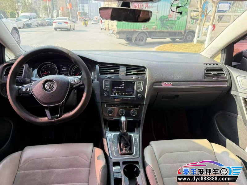 17年大众高尔夫轿车抵押车出售