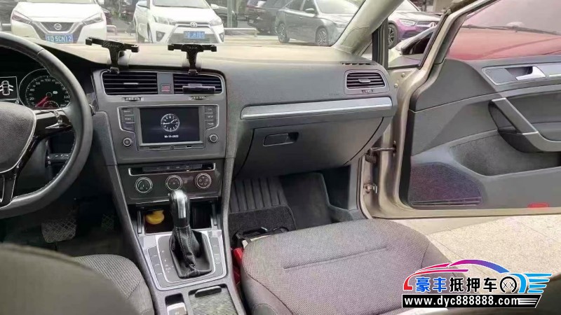 17年大众高尔夫轿车抵押车出售