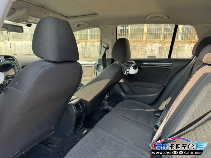 13年大众高尔夫轿车抵押车出售