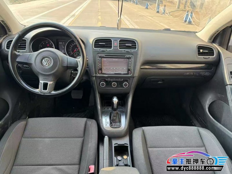 13年大众高尔夫轿车抵押车出售