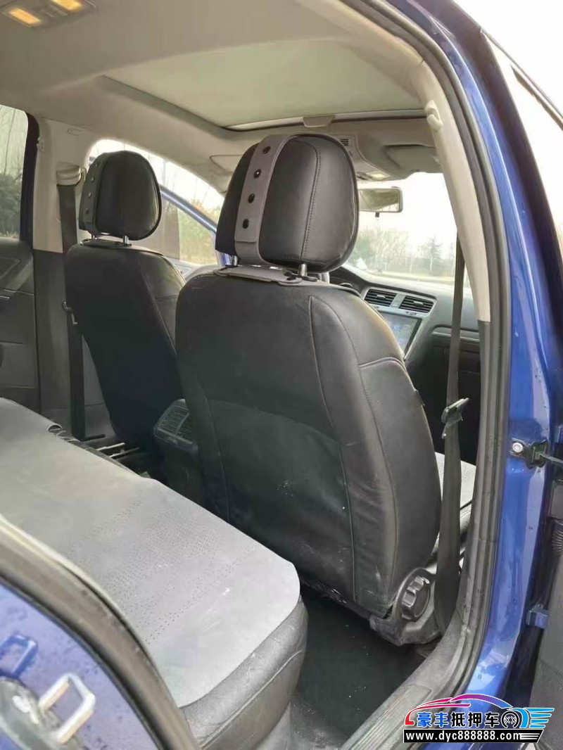 15年大众高尔夫轿车抵押车出售