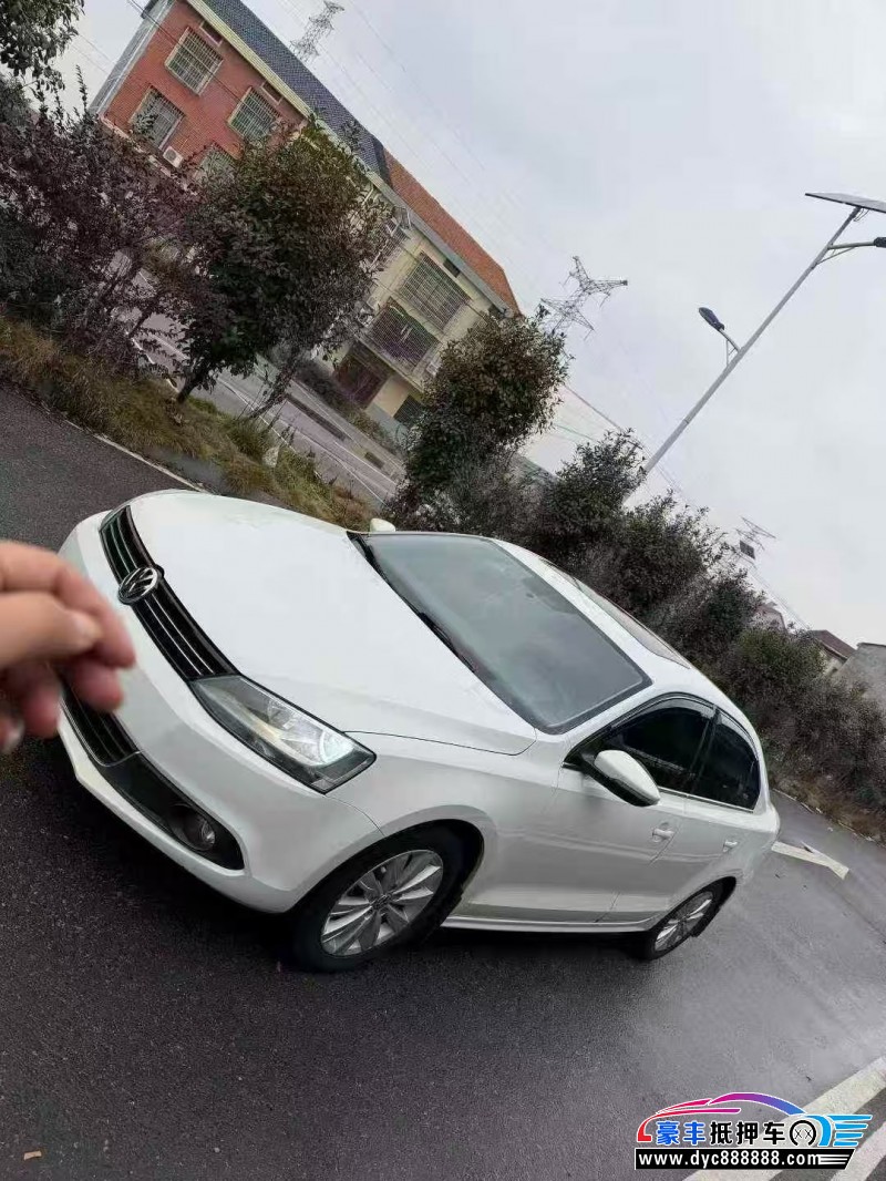 14年大众速腾轿车抵押车出售