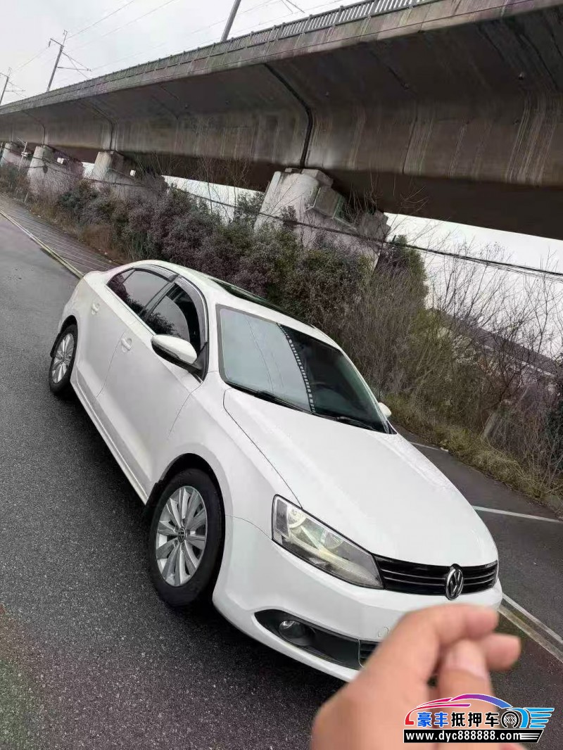 14年大众速腾轿车抵押车出售