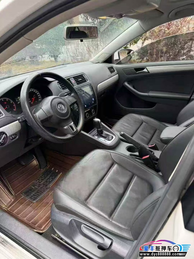 14年大众速腾轿车抵押车出售